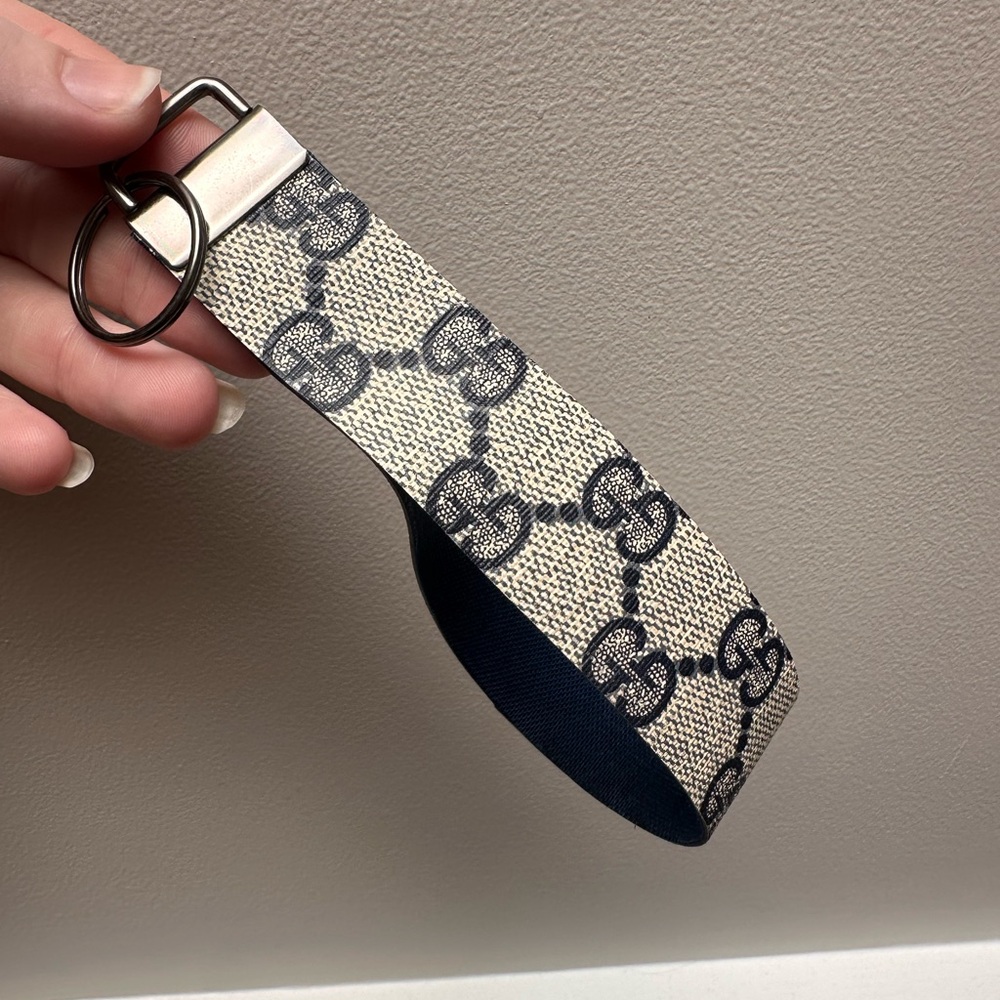 Handmade luxury wristlet key holder - Picture 2 of 7